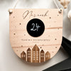 Personalisiertes Holzschild mit Countdown bis Weihnachten und Kreidestift.