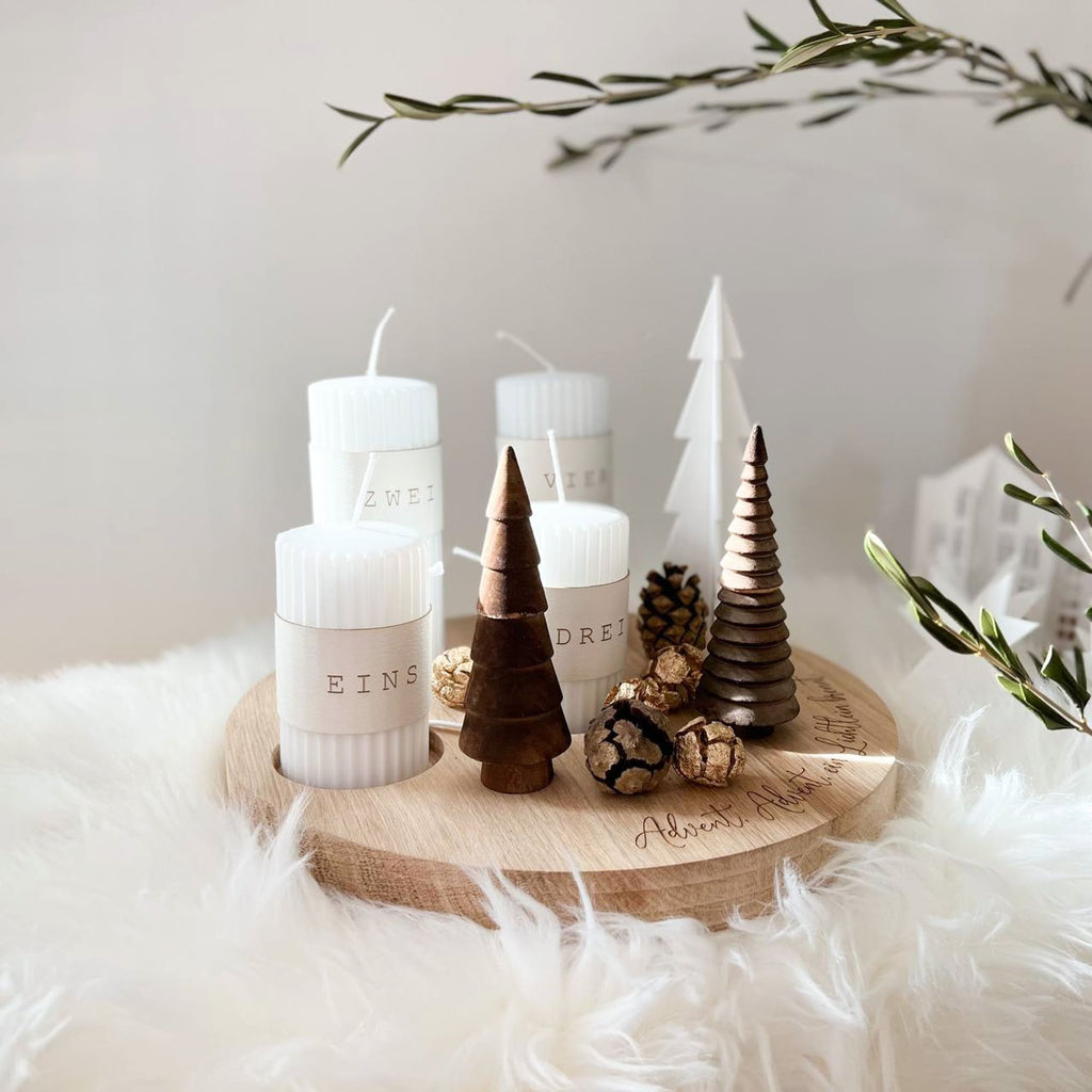 Moderner Adventskranz aus Holz rund und personalisiert