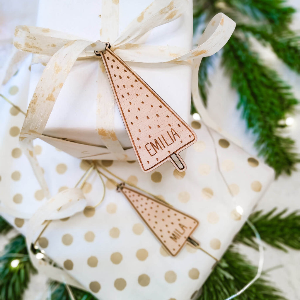 Personalisierte Geschenkanhänger Tannenbaum-Form