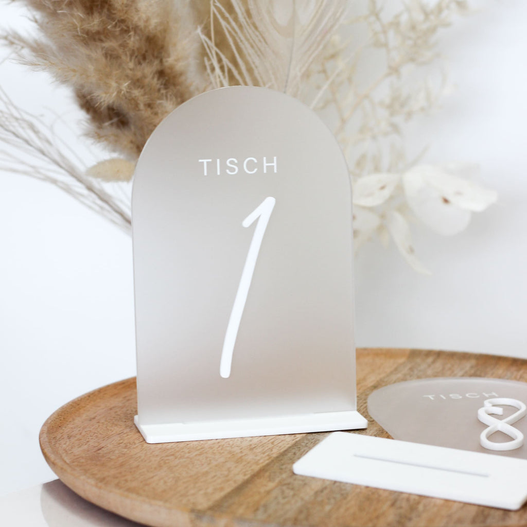 Tischnummern aus Acryl halbrund mit 3D Zahlen Hochzeit Satiniert