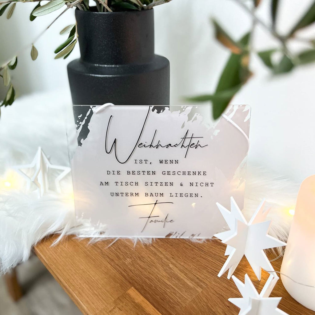 Weihnachtsdeko Schild aus Acryl „Weihnachten ist …“ in Beige