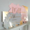 Willkommensschild auf Acryl mit Blattgold personalisiert