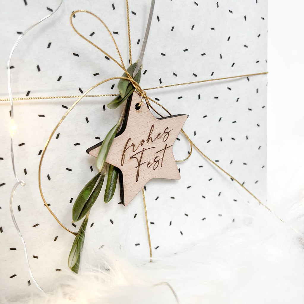 Geschenkanhänger aus Holz „Frohes Fest"