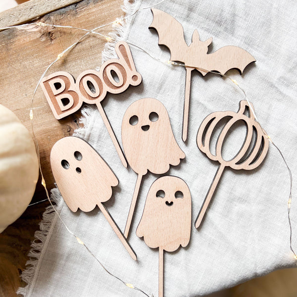 Cake Topper aus Holz mit Halloween Motiven als Geist, Kürbis, Fledermaus und Boo
