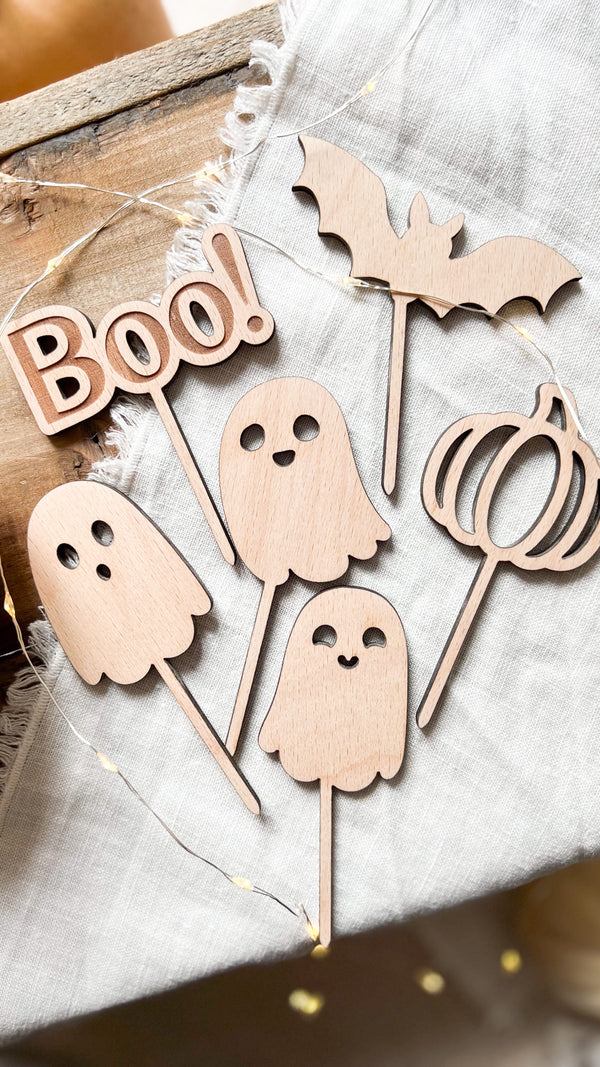 Cake Topper aus Holz mit Halloween Motiven als Geist, Kürbis, Fledermaus und Boo