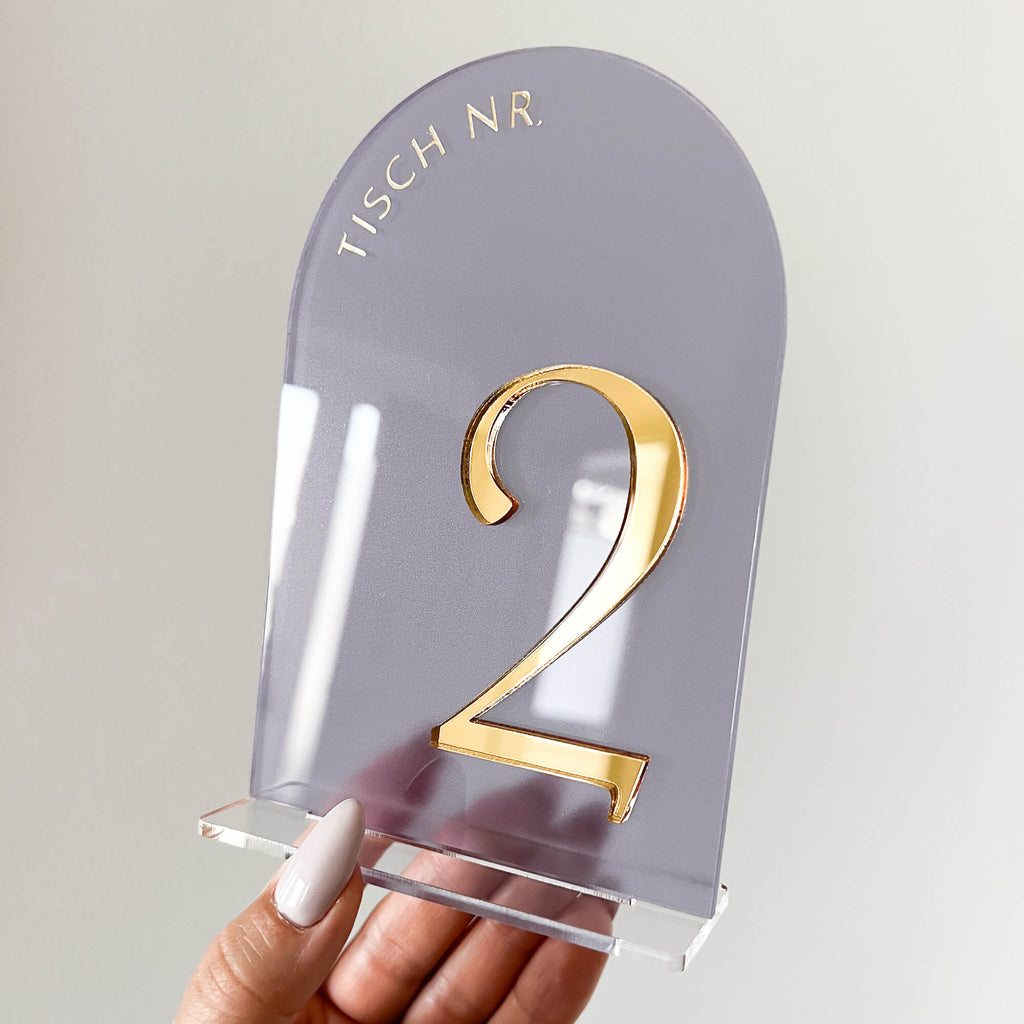 Tischnummer zur Hochzeit halbrund aus Acryl mit 3D-Zahlen und UV-Druck