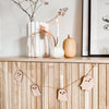 Kleine Geister als Holzgirlade aus Buchenholz mit Lederband