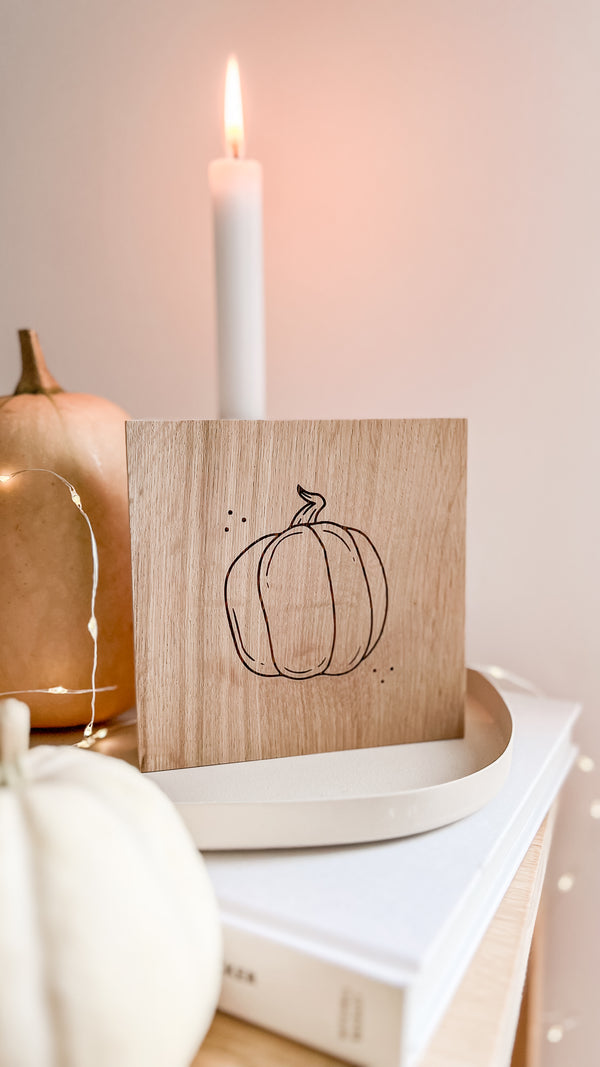 Holzschild aus Eiche mit Pumpkin Gravur