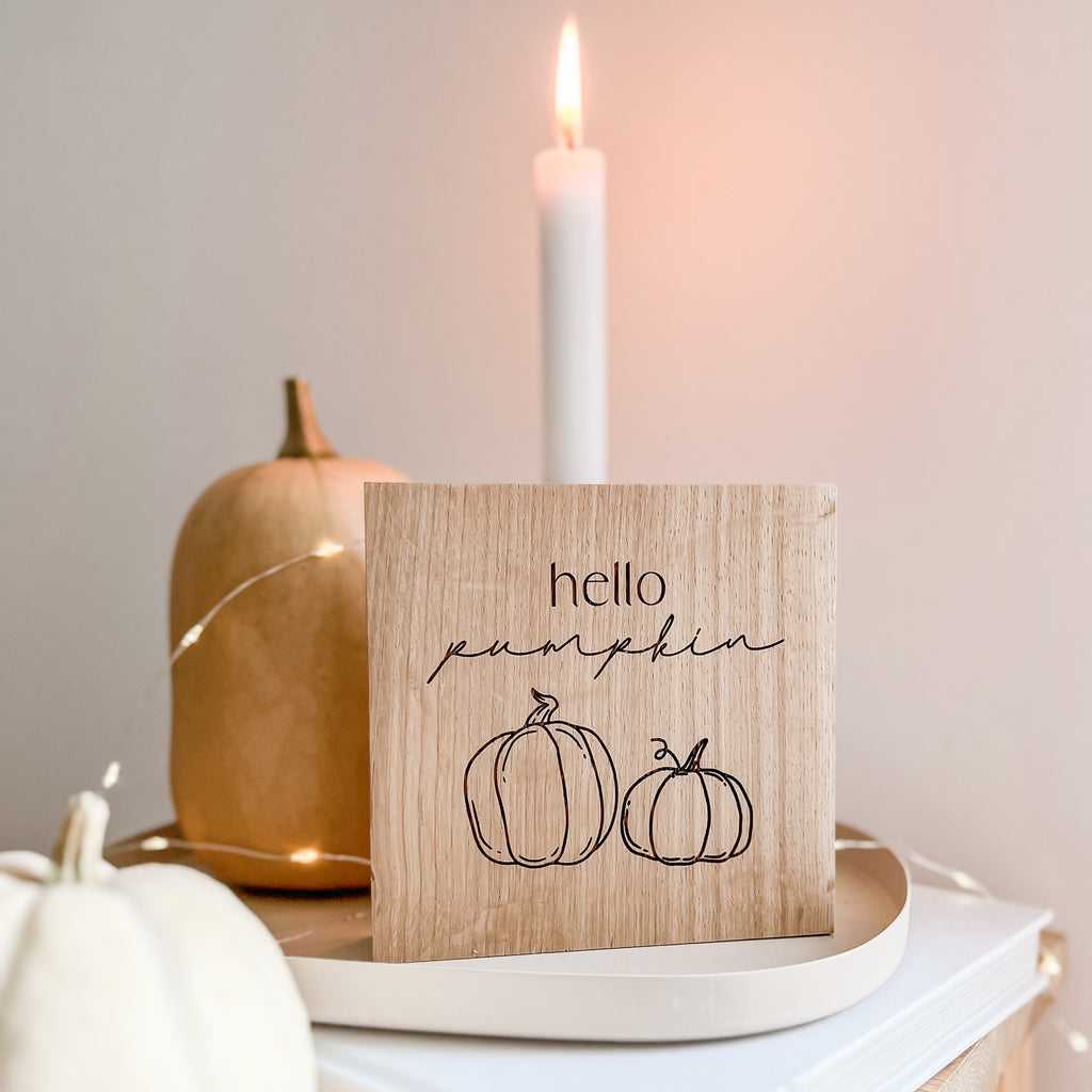 Eichenholz-Miniblock mit "Hallo Pumpkin" Spruch