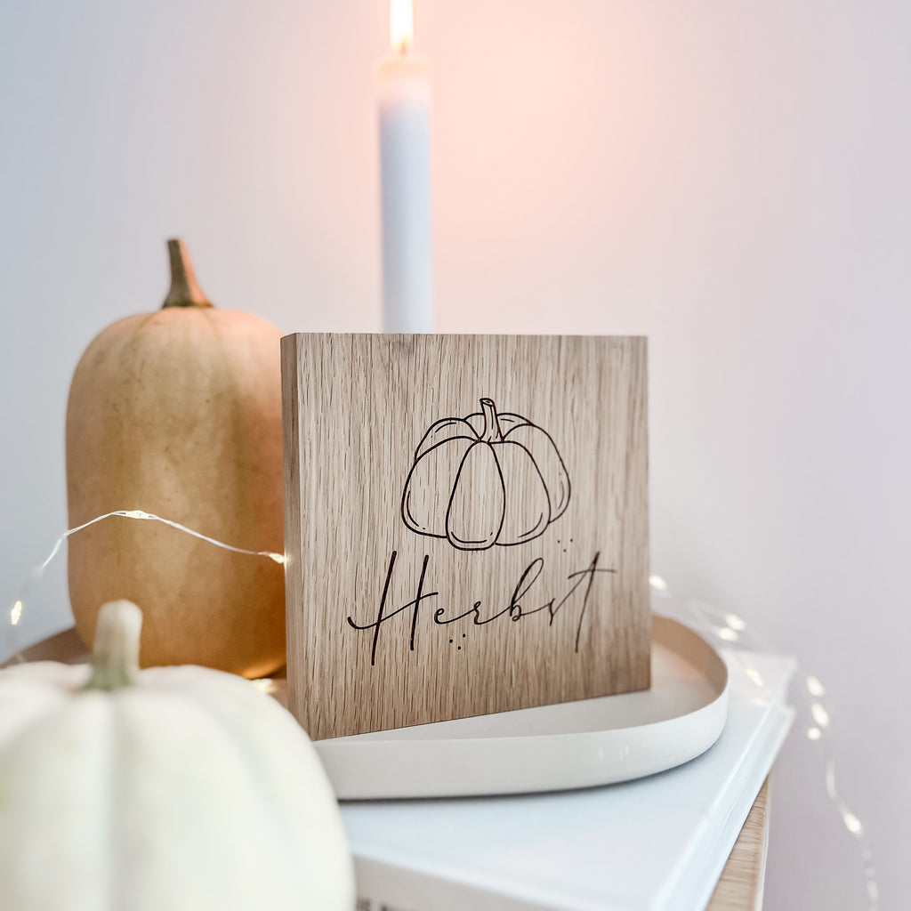 Holzschild aus Eichenholz mit Gravur Herbst und Pumpkin