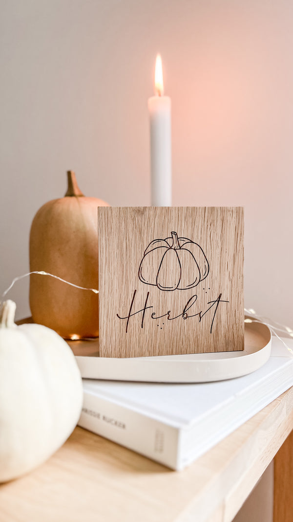 Holzschild aus Eichenholz mit Gravur Herbst und Pumpkin