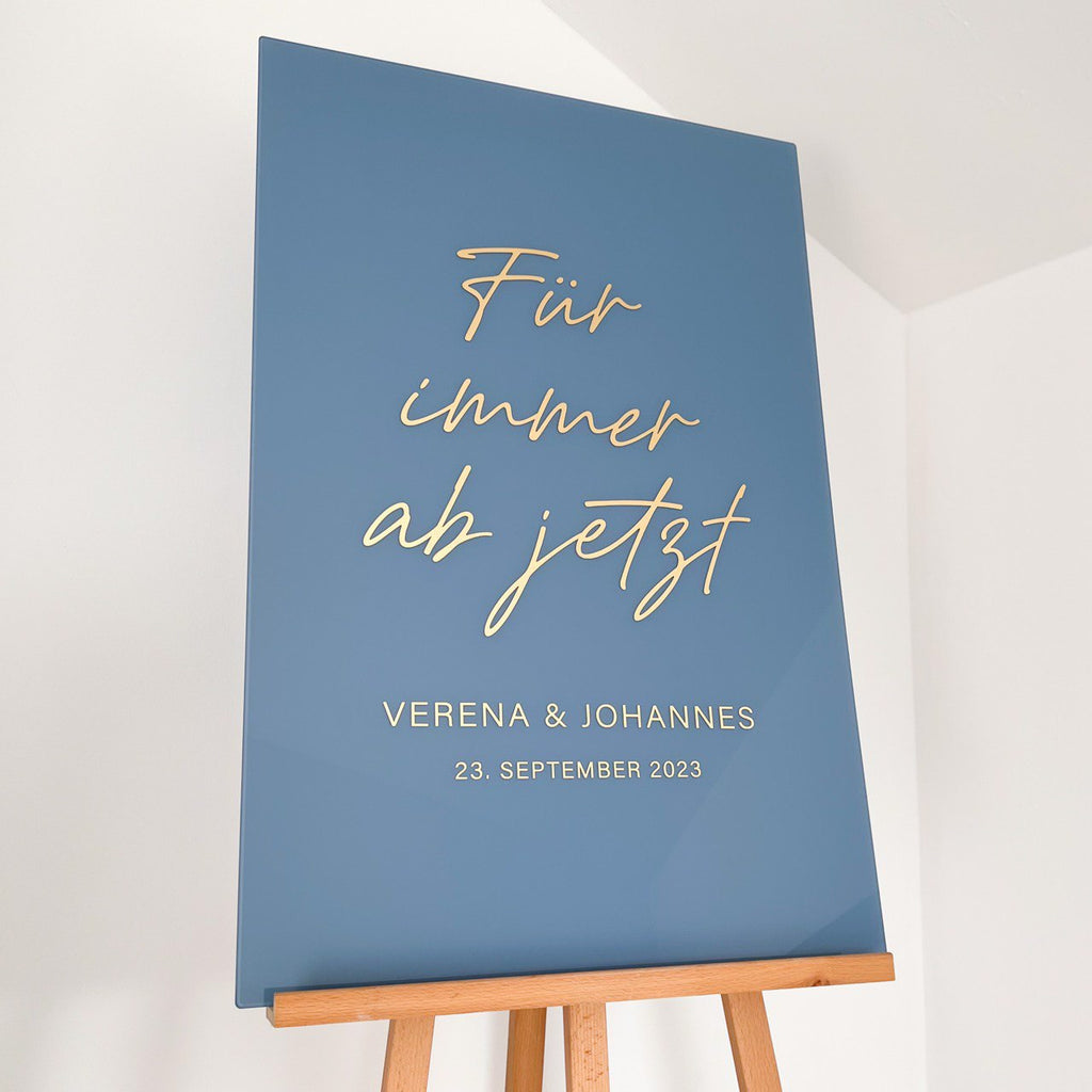 Personalisiertes Acrylschild mit Namen und Hochzeitsdatum.