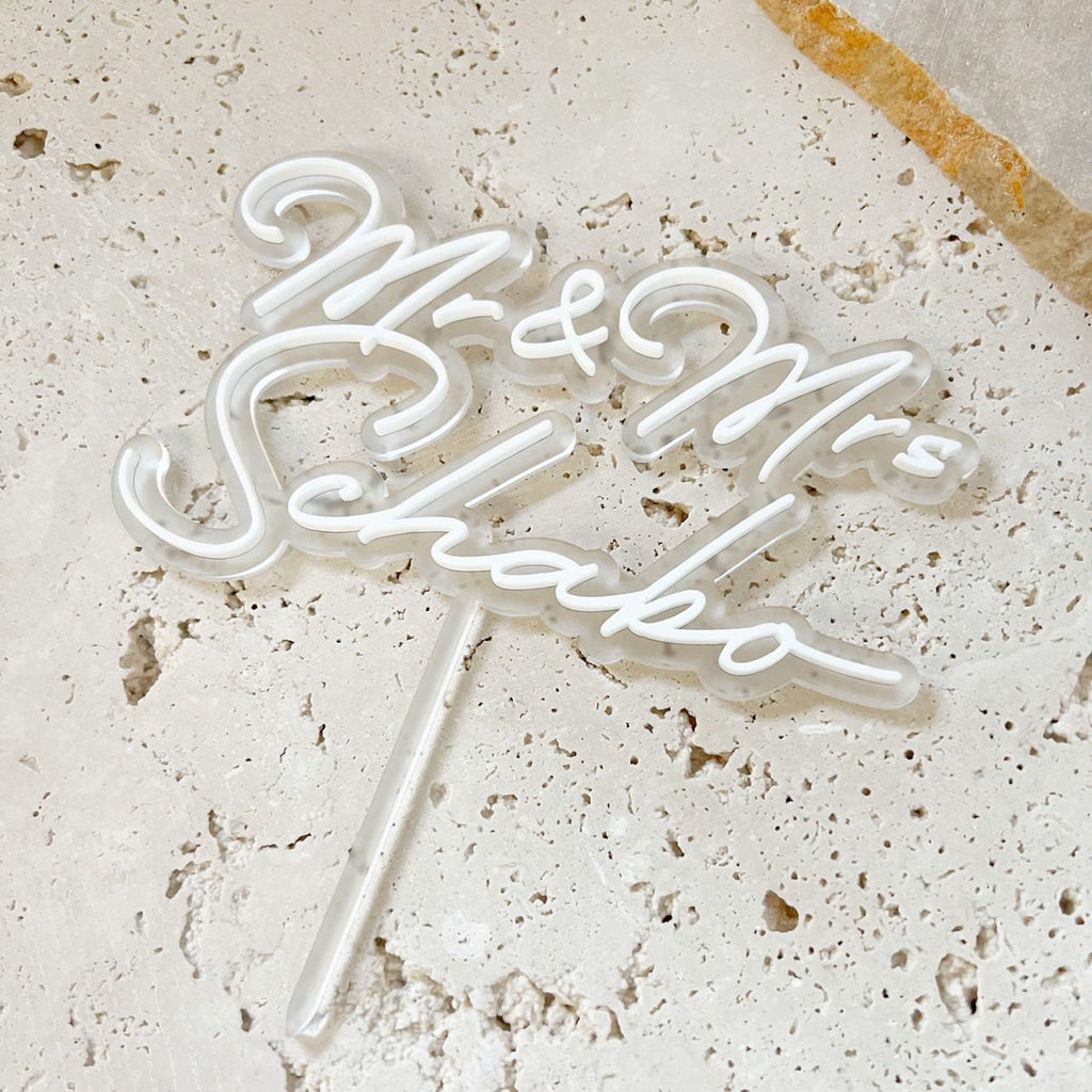 Cake Topper aus Acryl mit Mr&Mrs Aufschrift und personalisiert