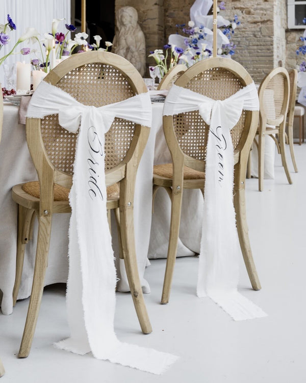 Personalisierte Hochzeitsstuhlschleifen aus Stoff