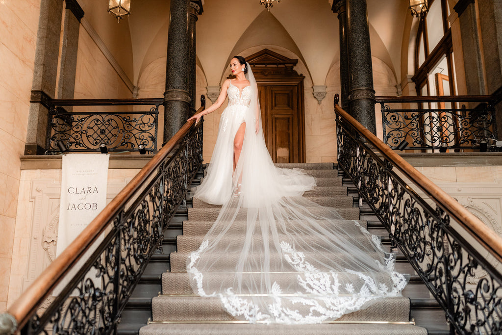 Stilvolles Willkommensschild aus Stoff für Events