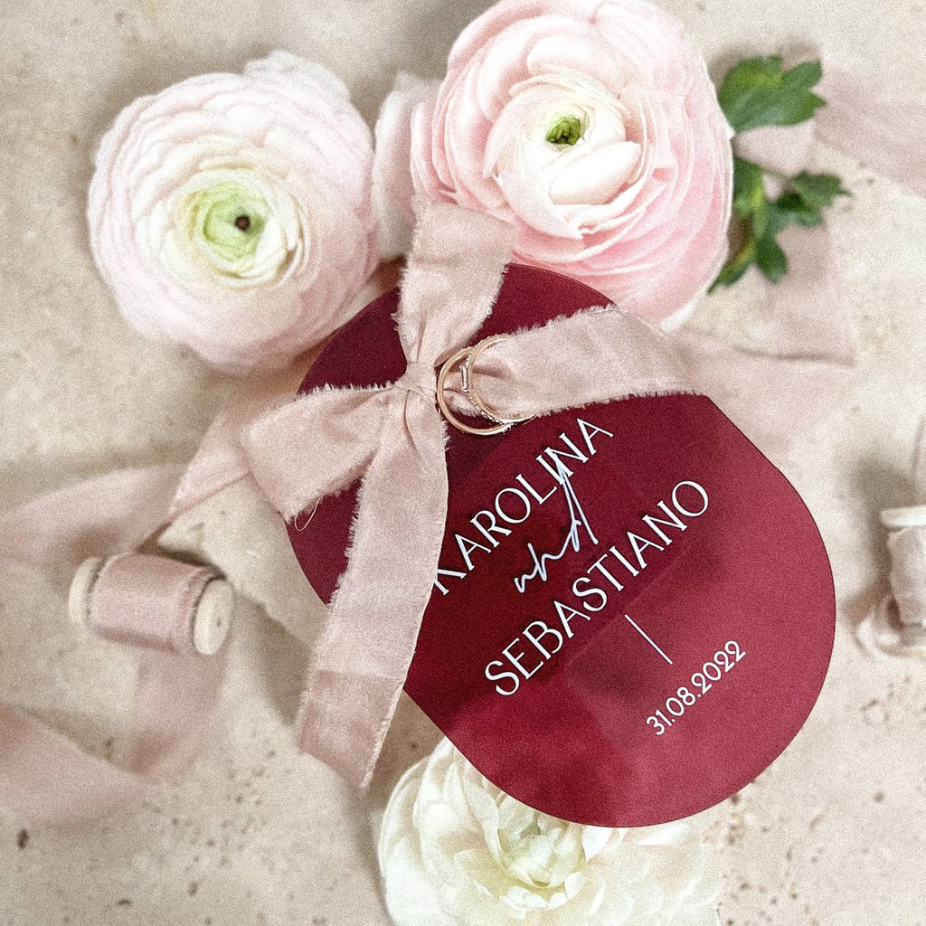 "Luxuriöses Ringkissen aus Acryl - elegante Akzentuierung für Ihre Ringe"