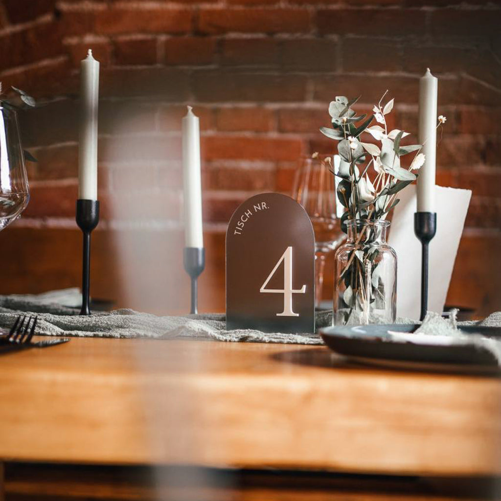 Elegante Tischnummern aus Acryl, perfekt für Hochzeitszeremonien