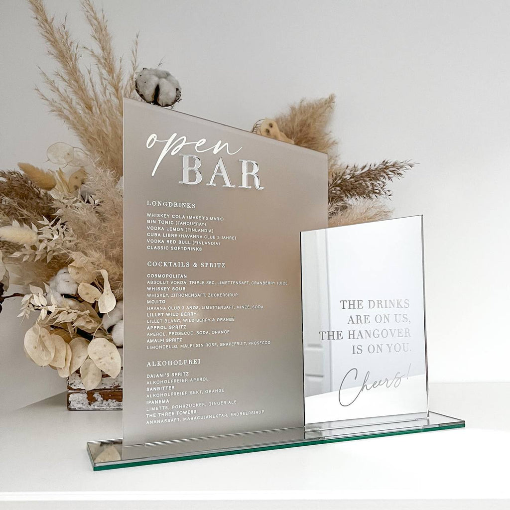 Ein stilvoller Aufsteller für die Bar mit einer eleganten Gestaltung.