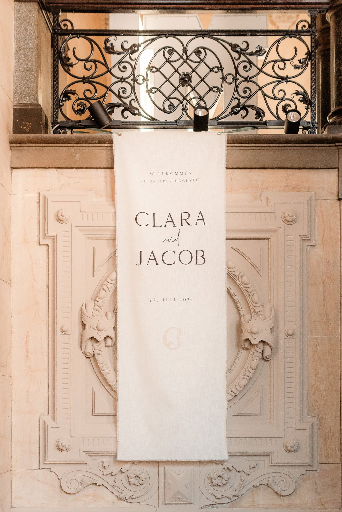 Willkommensbanner aus Leinen mit den Namen Clara und Jacob