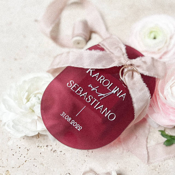 "Personalisiertes Ringkissen mit Namen und Datum - Symbol der Verbundenheit"