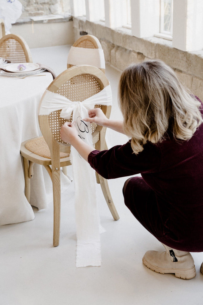 Dekoration Hochzeit Stuhl mit Schleife Bride & Groom