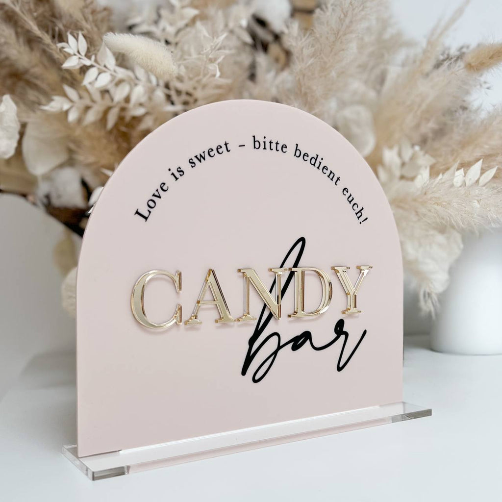 Ein besonderes Schild für die Hochzeit, um die Gäste zur Candybar einzuladen.