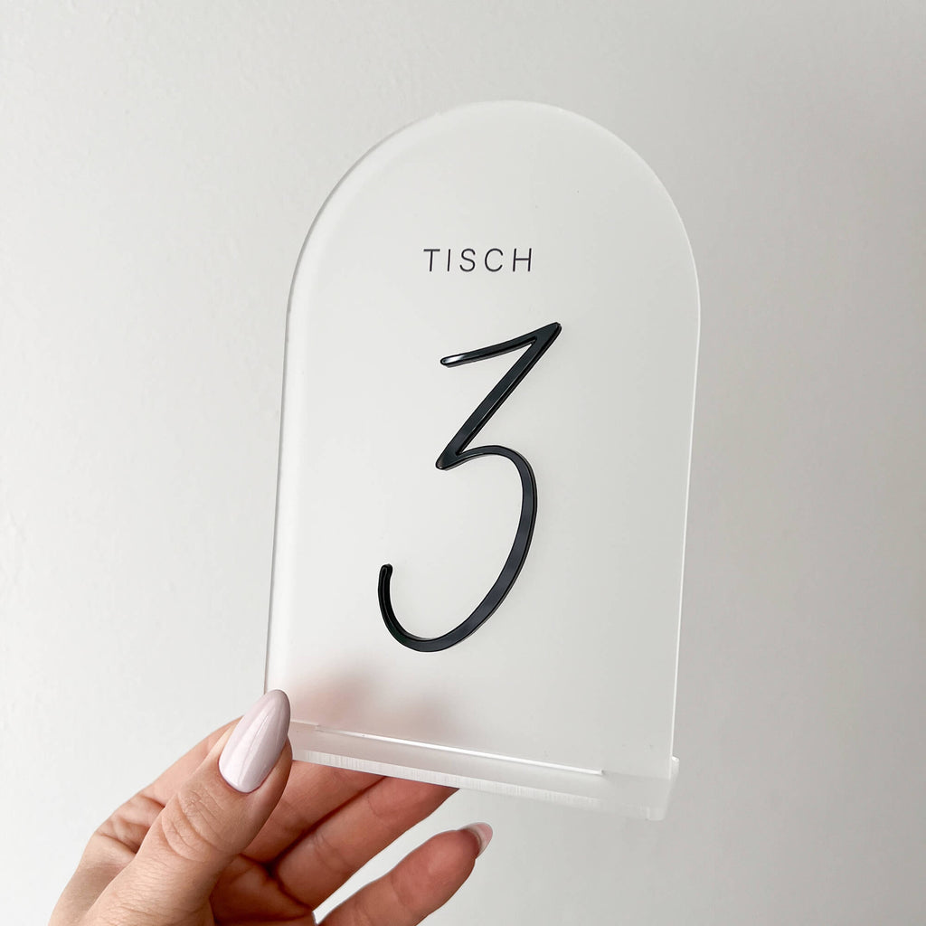 Tischnummern aus Acryl halbrund mit 3D Zahlen Satiniert
