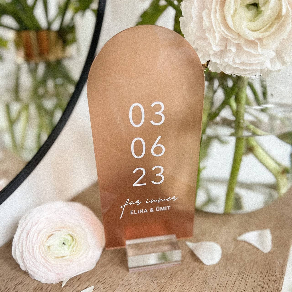 Acrylschild mit Fuß aus Acrylblock "Date" | personalisiert