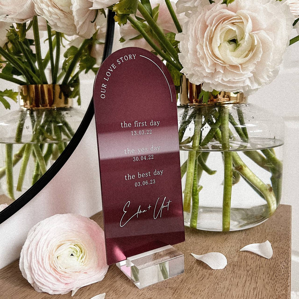 Acrylkarte mit Fuß aus Acrylblock "Our Love Story" | personalisiert
