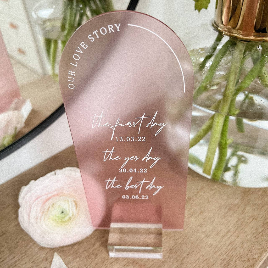 Acrylkarte mit Fuß aus Acrylblock "Our Love Story 2" | personalisiert