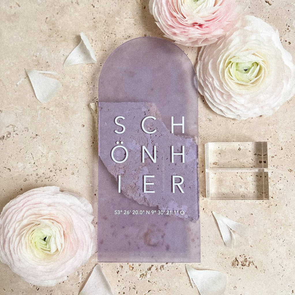 Acrylkarte mit Fuß aus Acrylblock "Schön Hier" | personalisiert