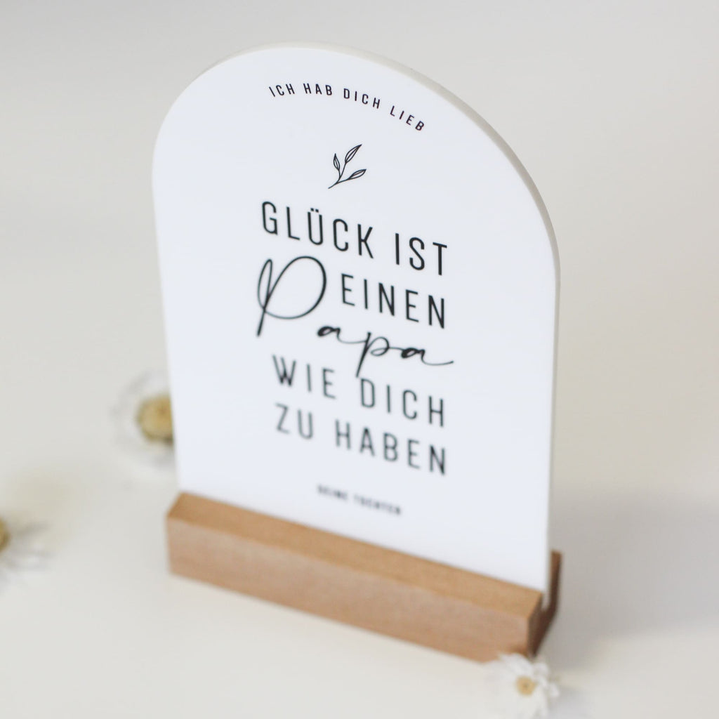 Acrylkarte Glück ist als Geschenk Vatertag Muttertag Dankeskarte Holzfuß personalisiert