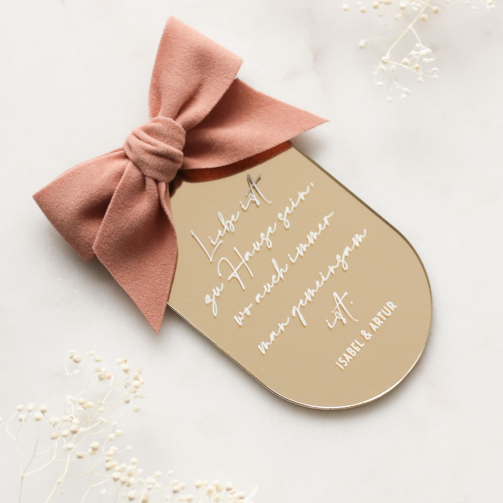 Anhänger aus Acryl mit Samtschleife "Liebe ist" | Valentinstag | Hochzeit | Geschenk - personalisiert