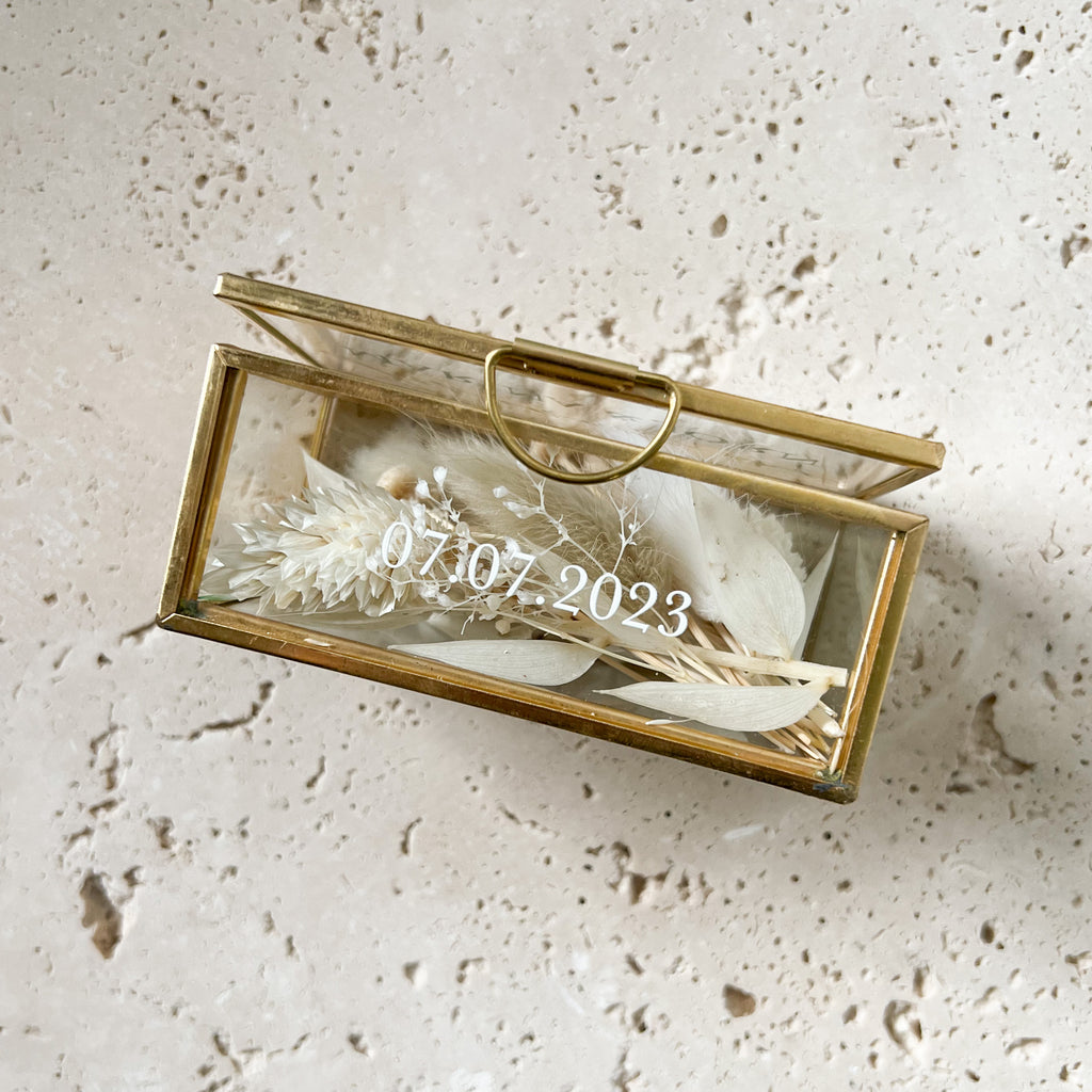 Glass ring box in gold | personalized for you