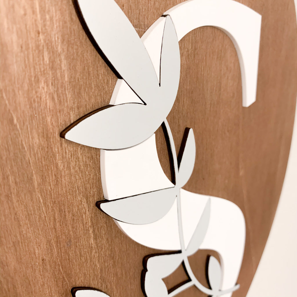 Holzschild - Buchstabe mit Ranke