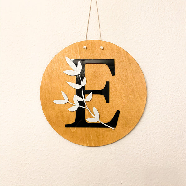 Wooden sign - letter with tendril