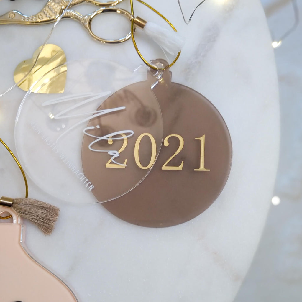 Personalisierter Weihnachtsschmuck Mit Jahreszahl und Namen
