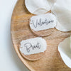 Hochzeit Platzkarte aus Acryl in Rund "Pinselstrich" | mehrere Schriftarten | hochwertiger UV-Aufdruck | Pinselstricheffekt