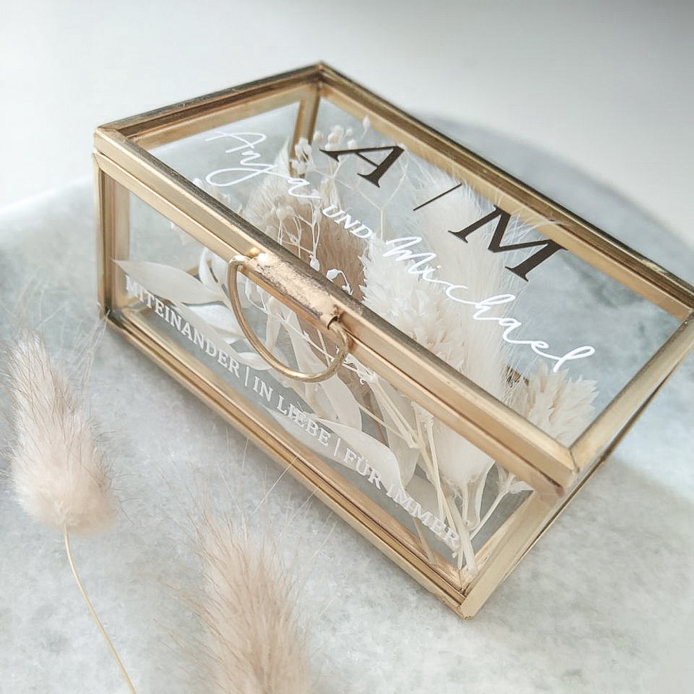 Glass ring box in gold | personalized for you