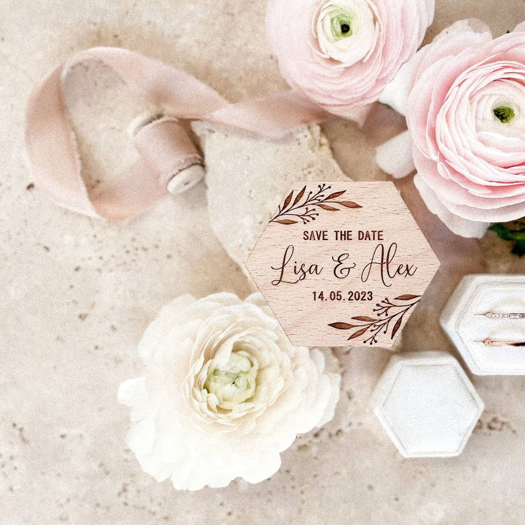 Save the Date Holzmagnet "Hexagon" personalisiert