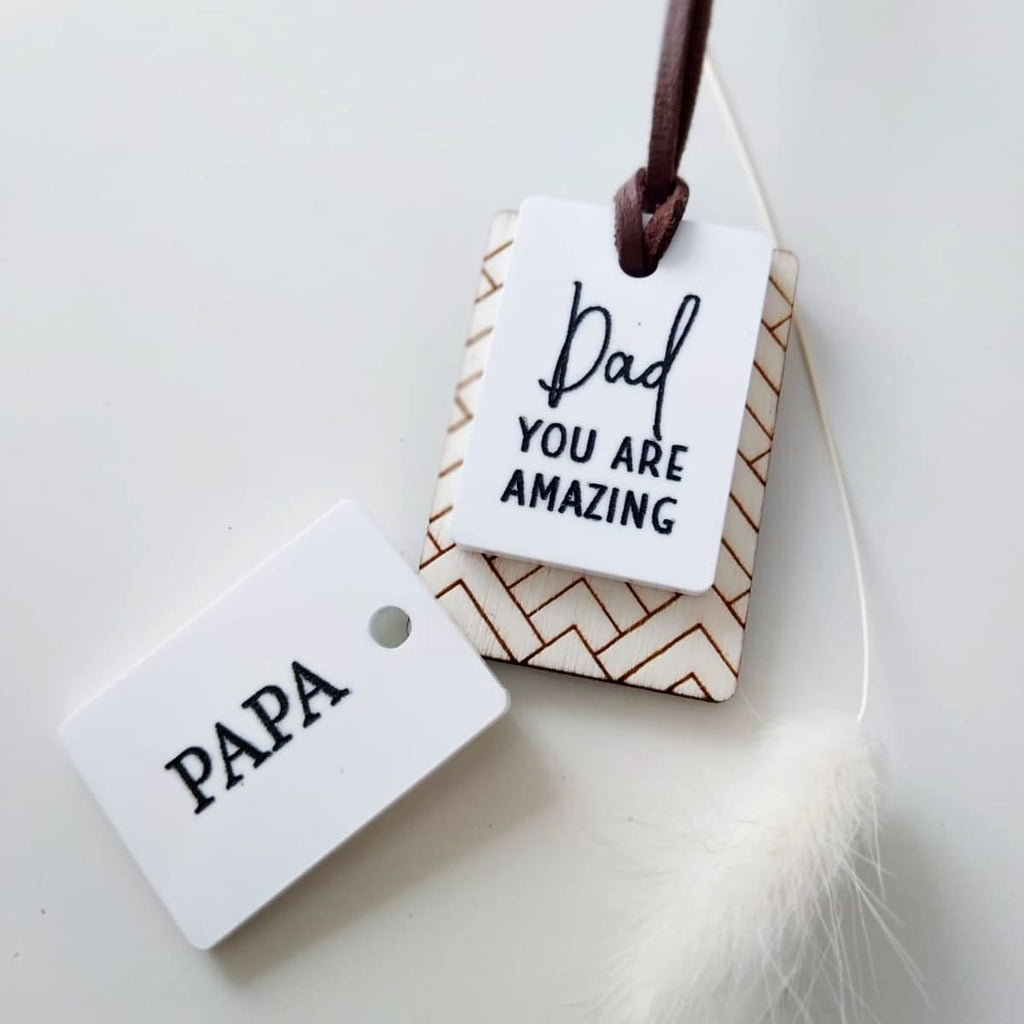 "YOU ARE AMAZING" Schlüsselanhänger aus Acryl und Holz | personalisiert