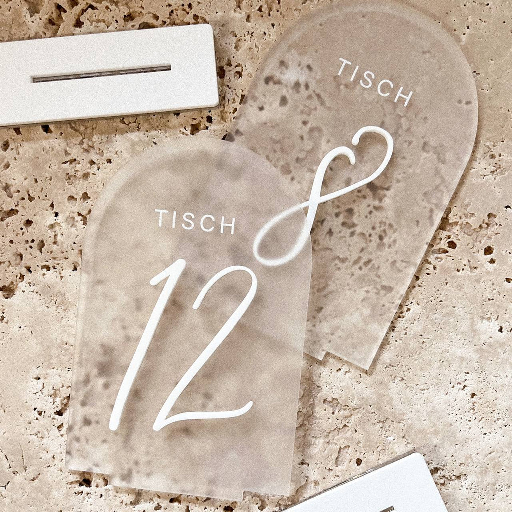 Tischnummern aus Acryl halbrund mit 3D Zahlen Hochzeit Satiniert